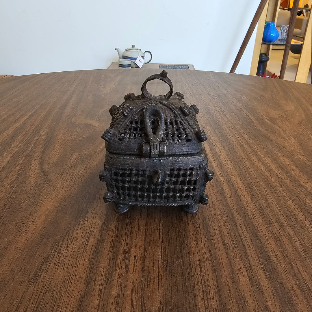 Lidded Cricket Basket