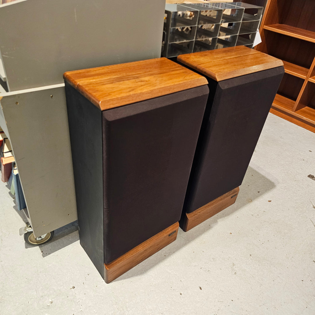 Pair of ADVENT Maestro A-1012 Speakers