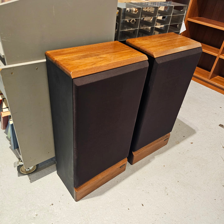 Pair of ADVENT Maestro A-1012 Speakers