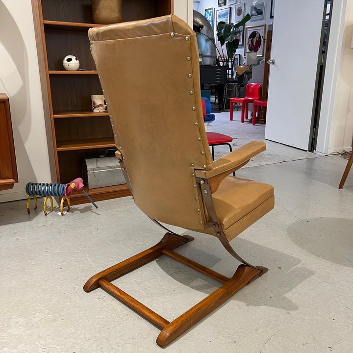 Lazy D Rocking Chair in Tan Vinyl