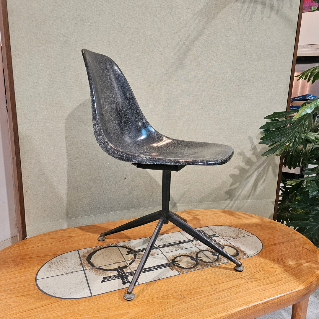 Eames Style Fiberglass Swivel Chair