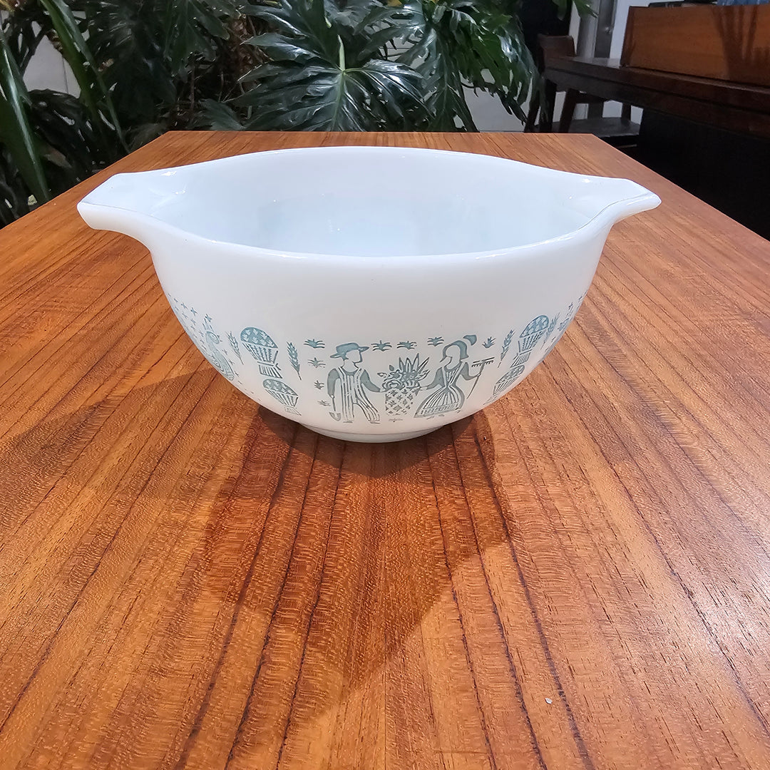 Vintage Pyrex Amish Butterprint Bowl