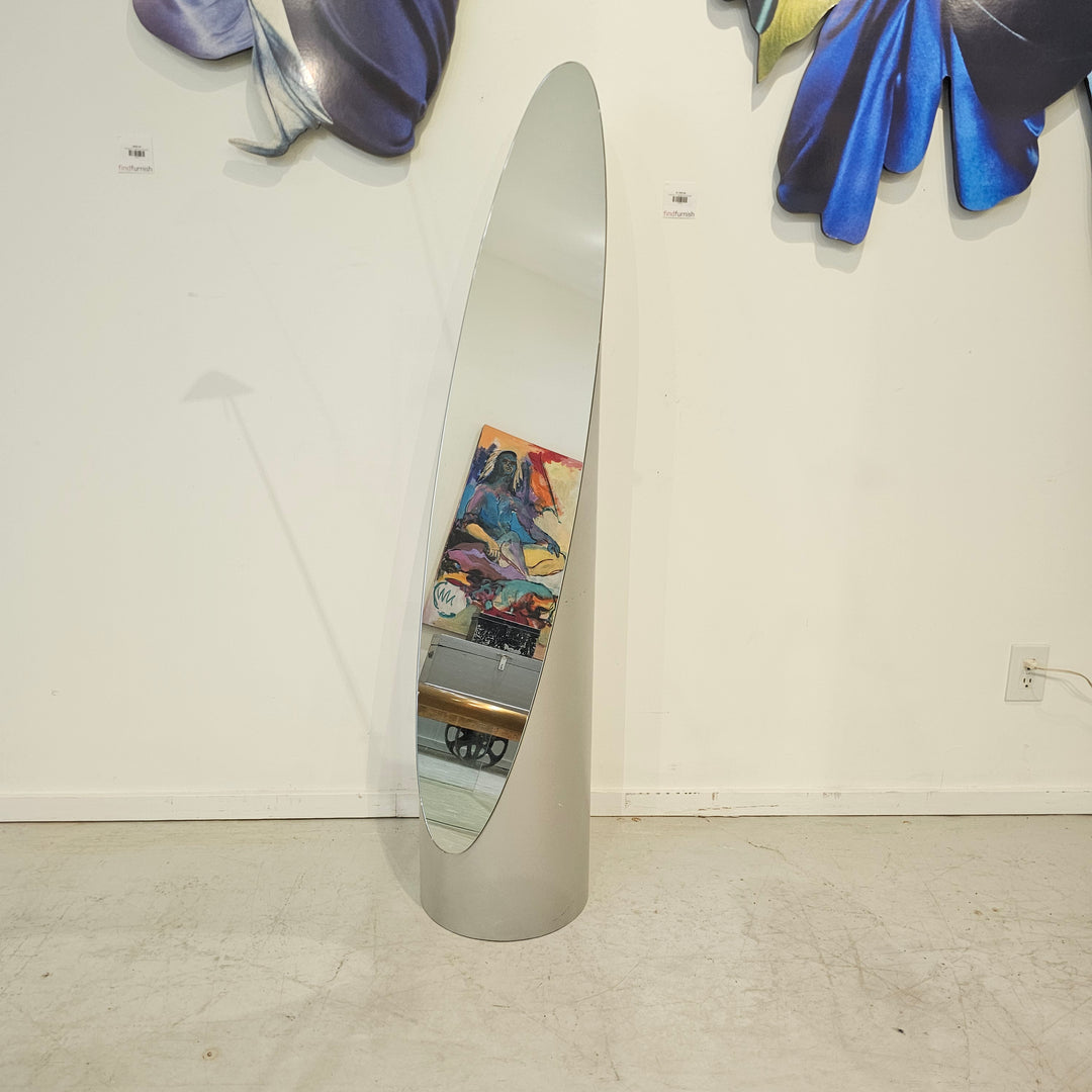 Gaia Lipstick Floor Mirror